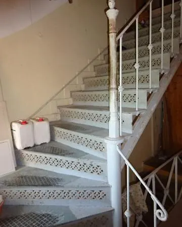 Zwei In Bestehender Wg *