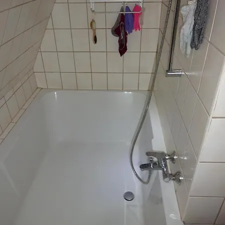 Zwei In Bestehender Wg Apartment